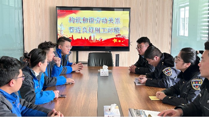 百華鞋業開展“構筑和諧勞動關系，營造良好用工環境”宣傳活