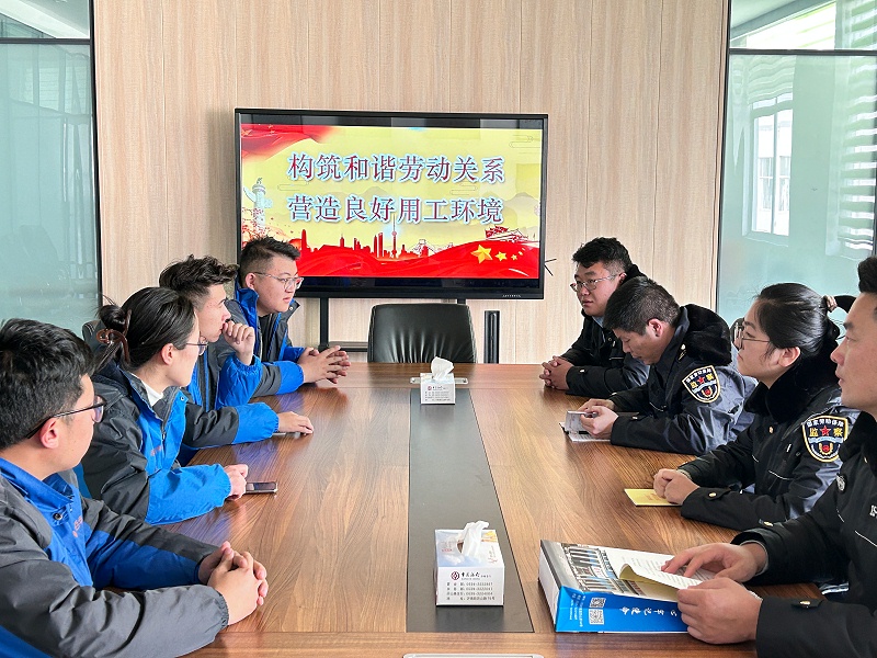 百華鞋業開展“構筑和諧勞動關系，營造良好用工環境”宣傳