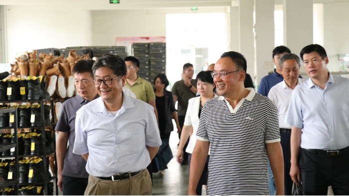 山東省貿促會黨組成員、副會長劉曉江一行蒞臨百華鞋業調研指導