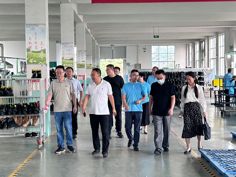 山東黃金集團領導蒞臨百華鞋業調研指導