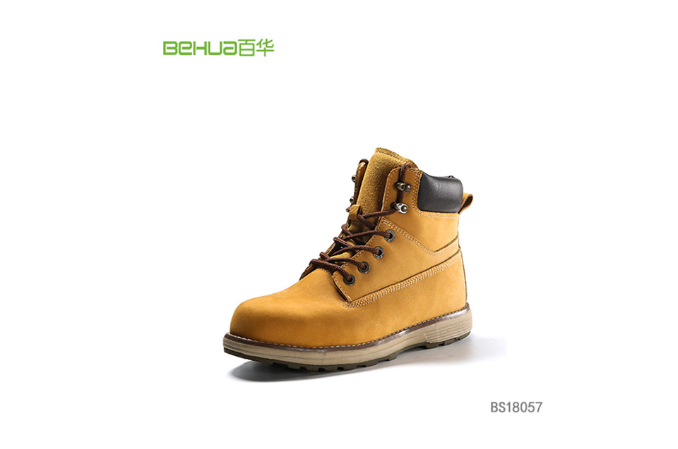 今冬流行“勞保風”，不是雪地靴買不起，而是勞保鞋更有性價比